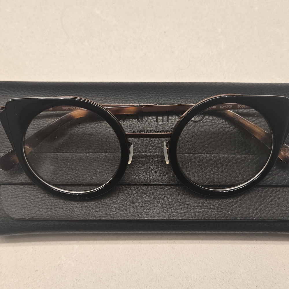 GAMINE NYC: Cat Södermalm Black - Copper, Black Fashion Glasses